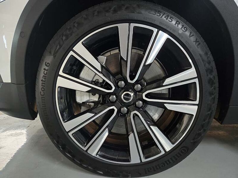 Volvo  Ultimate, B5 AWD