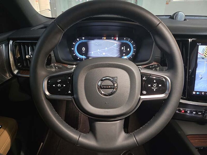 Volvo  Ultimate, B5 AWD