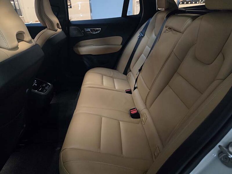 Volvo  Ultimate, B5 AWD