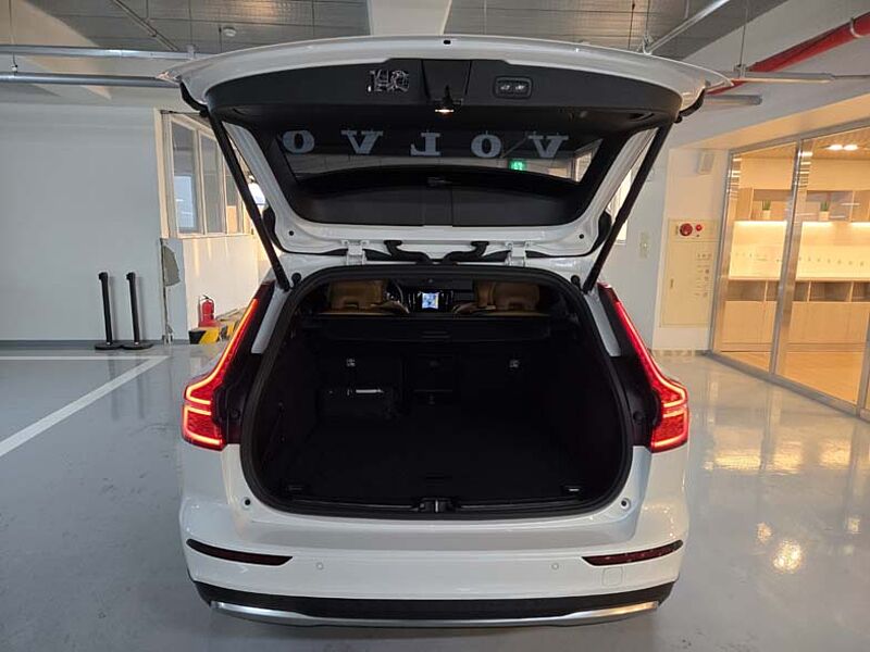 Volvo  Ultimate, B5 AWD