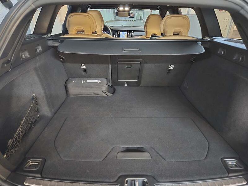 Volvo  Ultimate, B5 AWD