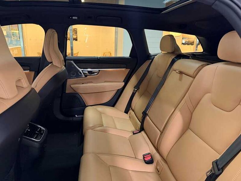 Volvo  Ultimate, B5 AWD, 브라이트