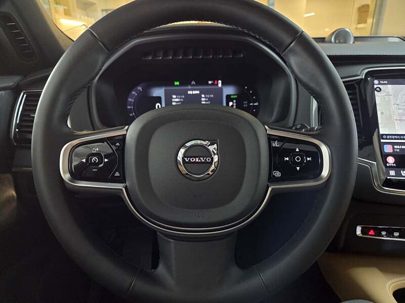 Volvo  Recharge Ultimate, T8 AWD 플러그-인 하이브리드, 전기/가솔린, 브라이트, 7 좌석