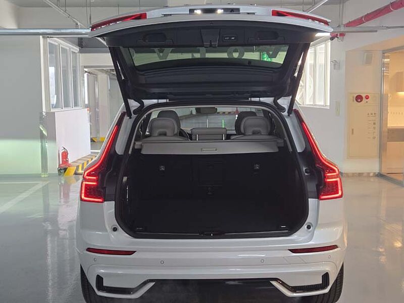 Volvo  Ultra, B5 AWD 가솔린, 다크