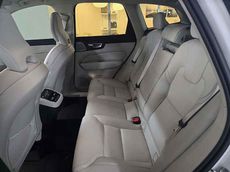 Volvo  Ultra, B5 AWD 가솔린, 다크