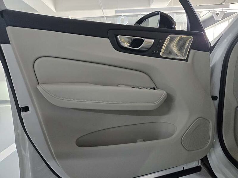 Volvo  Ultra, B5 AWD 가솔린, 다크