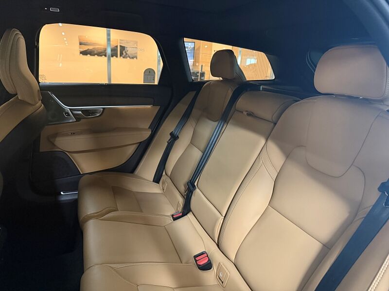 Volvo  Ultra, B5 AWD 브라이트