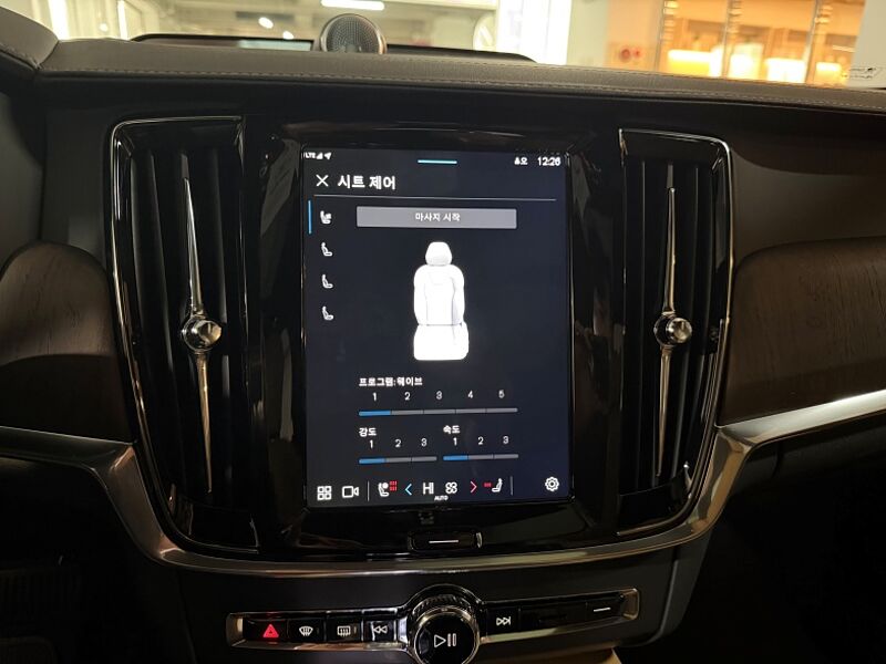 Volvo  Ultra, B5 AWD 브라이트