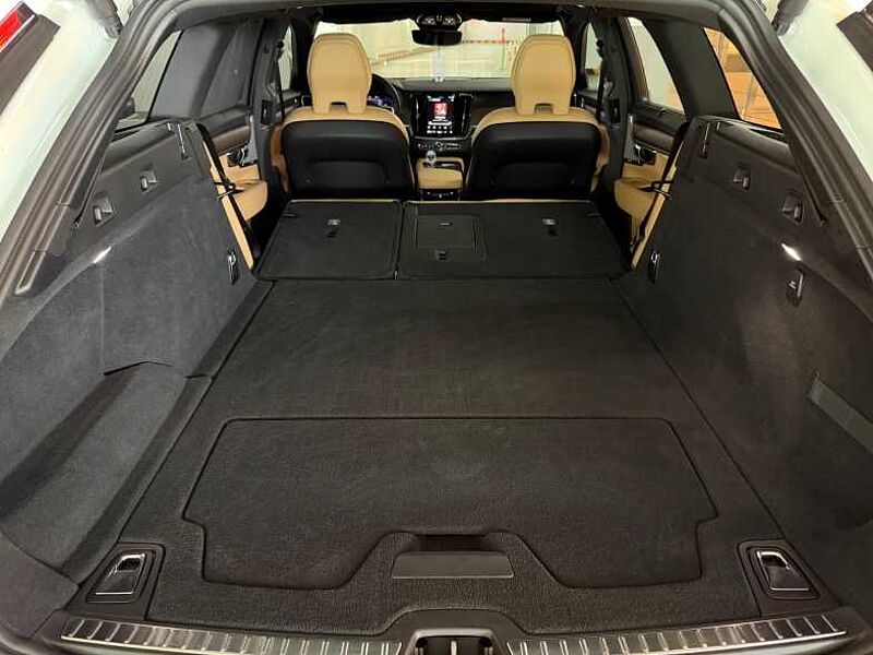 Volvo  Ultra, B5 AWD 브라이트