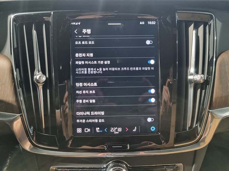 Volvo  Ultra, B5 AWD