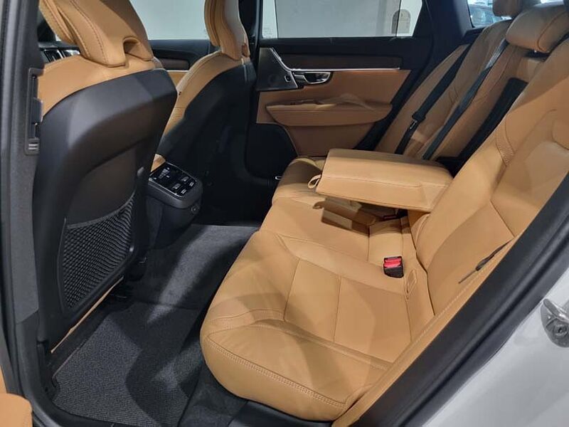 Volvo  Ultra, B5 AWD