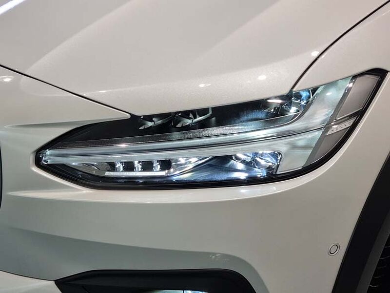 Volvo  Ultra, B5 AWD