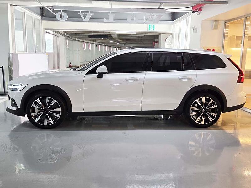 Volvo  Ultra, B5 AWD