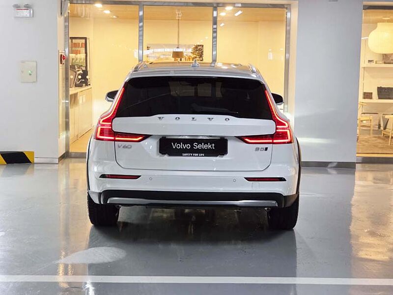 Volvo  Ultra, B5 AWD