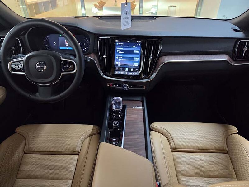 Volvo  Ultra, B5 AWD