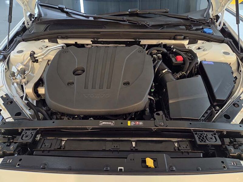 Volvo  Ultra, B5 AWD