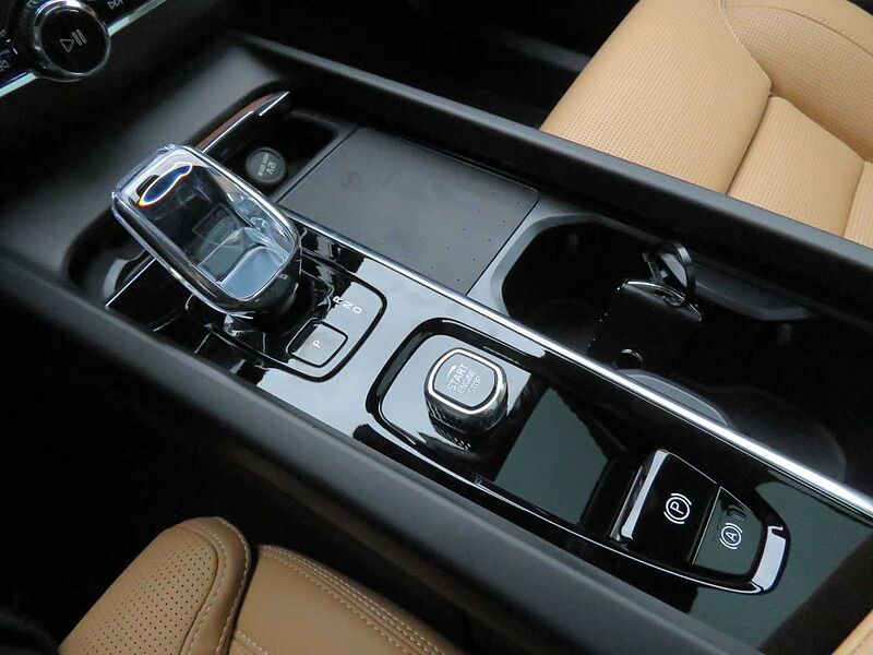 Volvo  Ultra, T8 AWD 플러그-인 하이브리드, 전기/가솔린, 브라이트