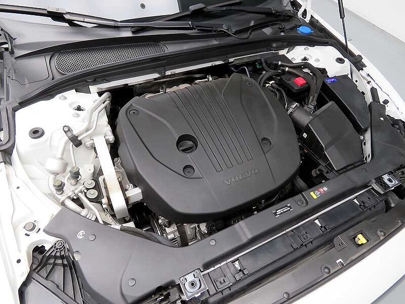 Volvo  Pro, B5 AWD mild hybrid