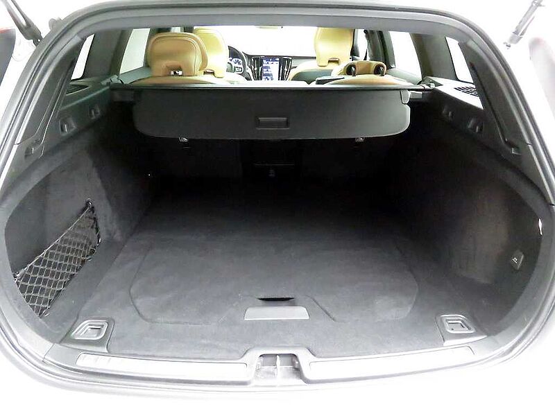Volvo  Pro, B5 AWD mild hybrid