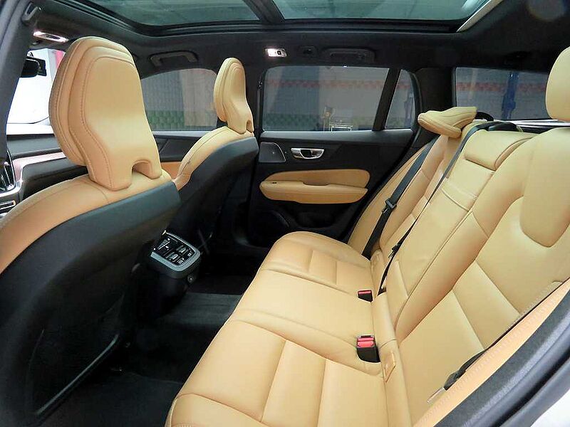 Volvo  Pro, B5 AWD mild hybrid