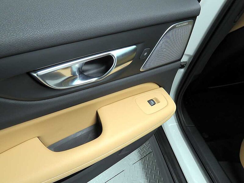Volvo  Pro, B5 AWD mild hybrid