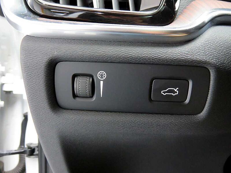 Volvo  Pro, B5 AWD mild hybrid