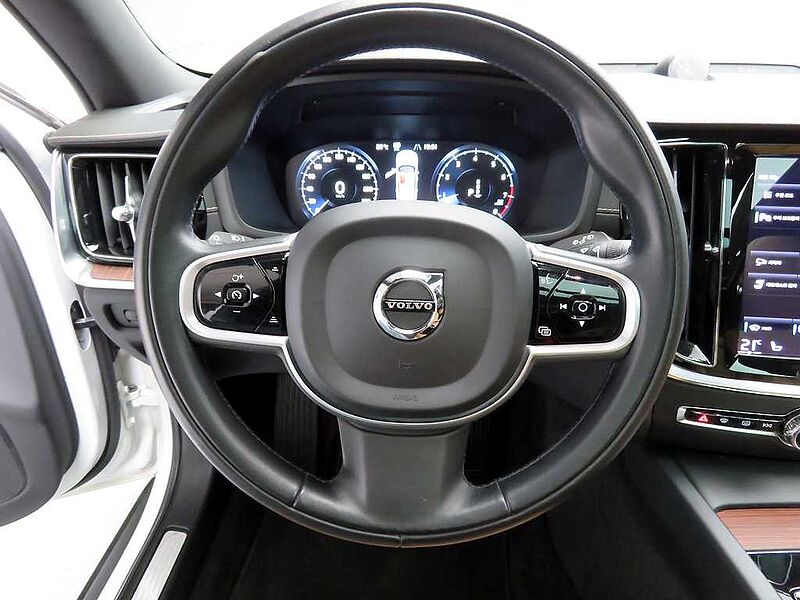 Volvo  Pro, B5 AWD mild hybrid