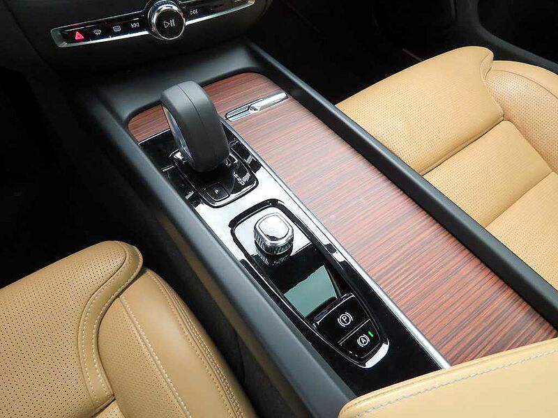 Volvo  Pro, B5 AWD mild hybrid