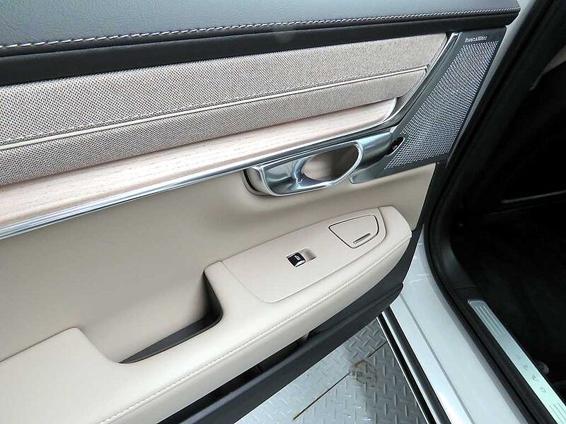 Volvo  Ultra, B5 마일드 하이브리드, 가솔린, 다크