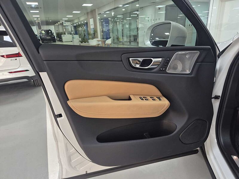 Volvo  Ultra, T8 AWD 플러그-인 하이브리드, 전기/가솔린, 브라이트