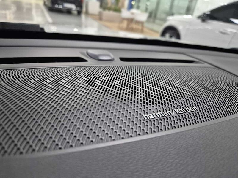 Volvo  Ultimate, B4 AWD mild hybrid, 가솔린, Bright