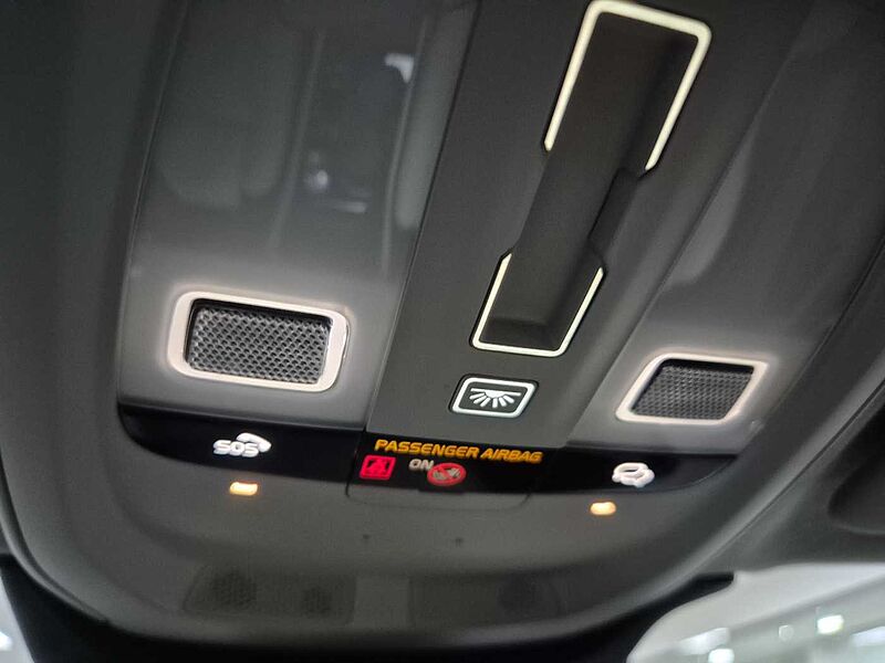 Volvo  Ultimate, B4 AWD mild hybrid, 가솔린, Bright