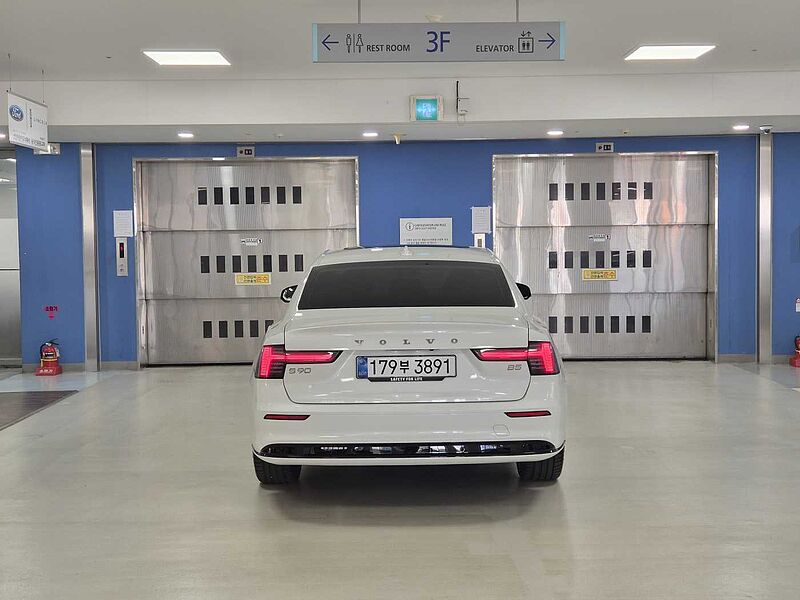Volvo Ultra, B5 마일드 하이브리드, 가솔린, 다크