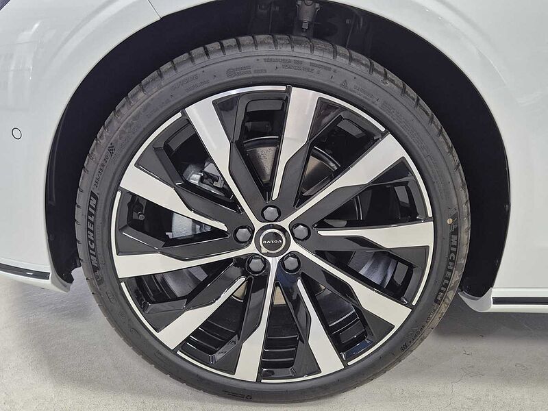 Volvo Ultra, B5 마일드 하이브리드, 가솔린, 다크