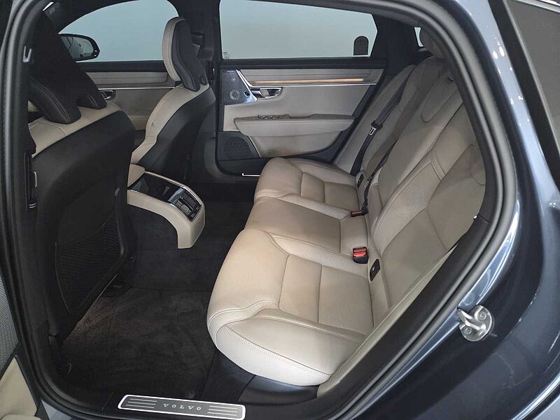 Volvo  Ultra, B5 마일드 하이브리드, 가솔린, 다크