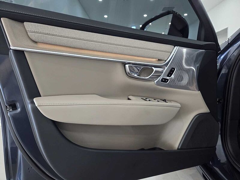 Volvo  Ultra, B5 마일드 하이브리드, 가솔린, 다크