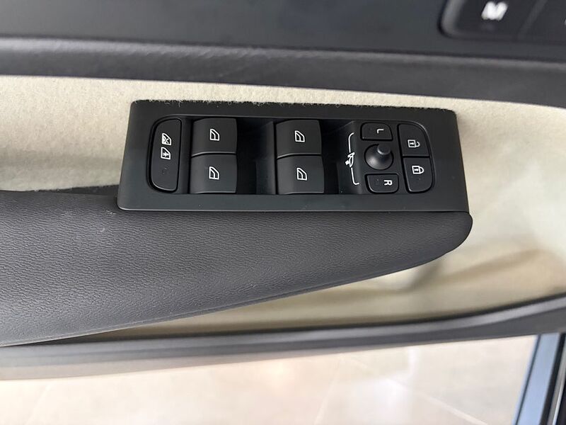 Volvo Ultra, B4 AWD 마일드 하이브리드, 가솔린, 브라이트